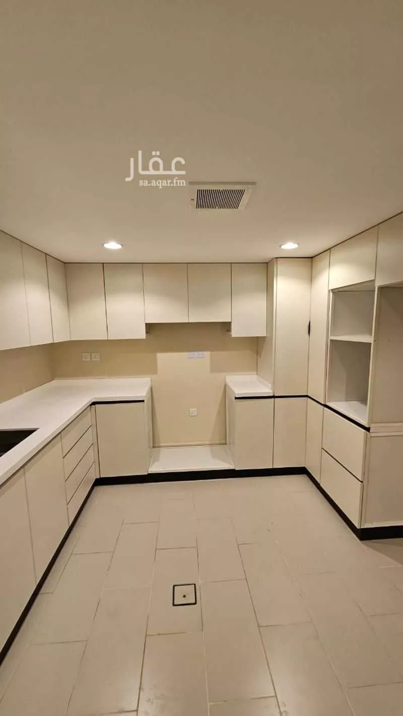 فيلا 6 غرف في الملقا 27