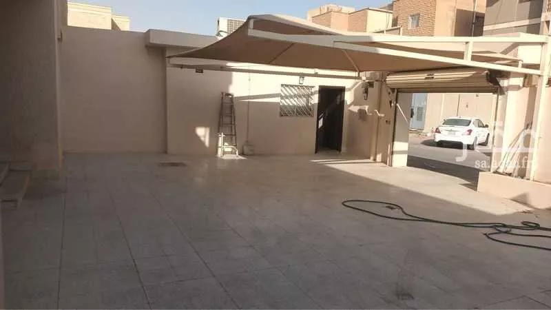 فيلا 9 غرف في العليا 10