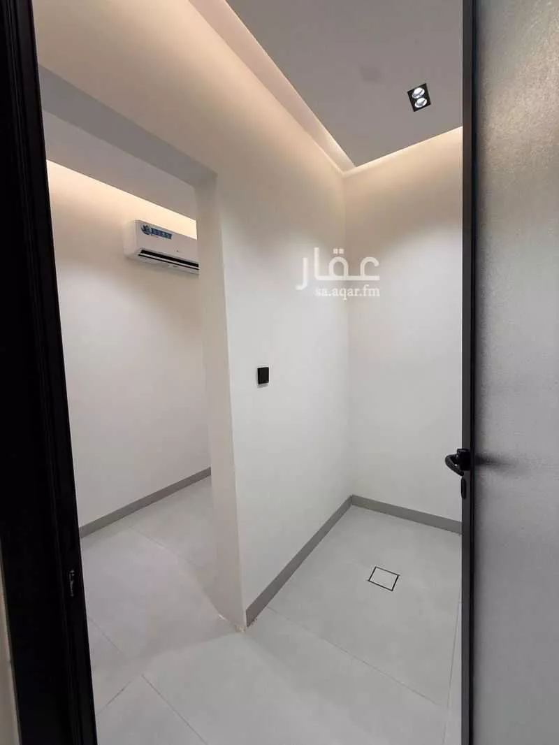 فيلا 5 غرف في العارض 13