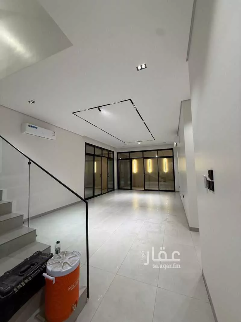 فيلا 5 غرف في العارض 8