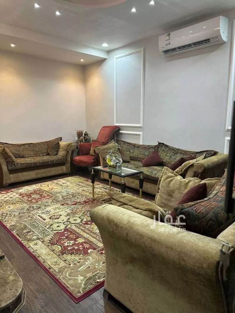 فيلا 5 غرف في الملقا 12