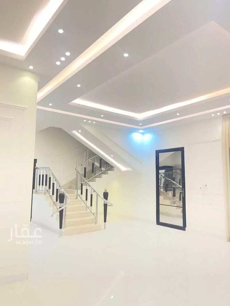 فيلا 7 غرف في الملقا 13