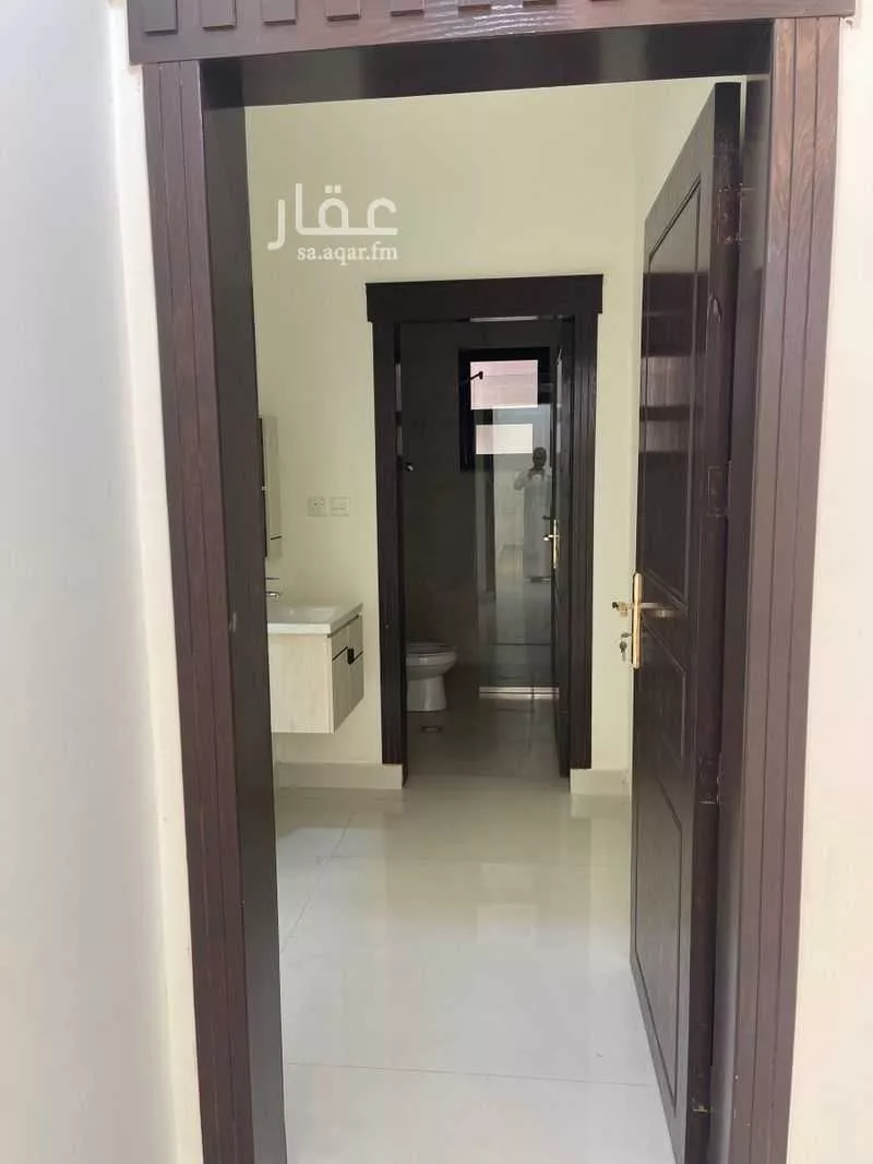 فيلا 7 غرف في الملقا 18