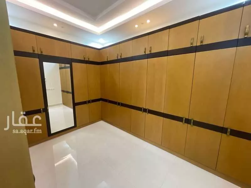فيلا 7 غرف في الملقا 22
