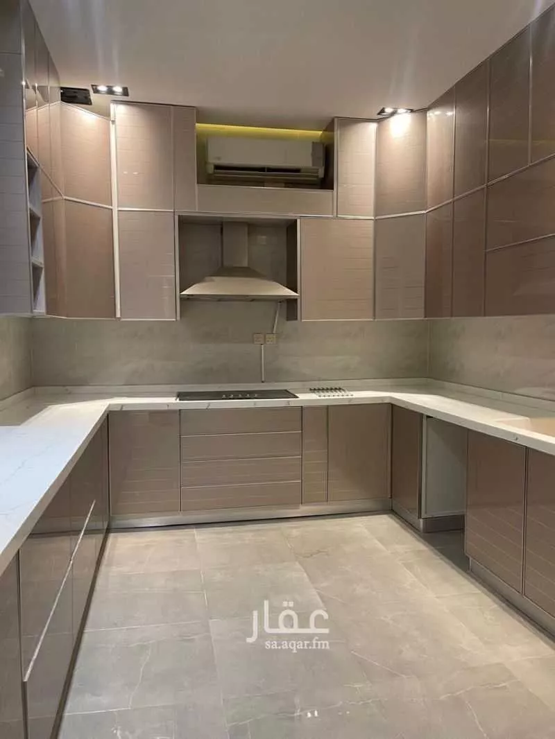 فيلا 4 غرف في العارض 8