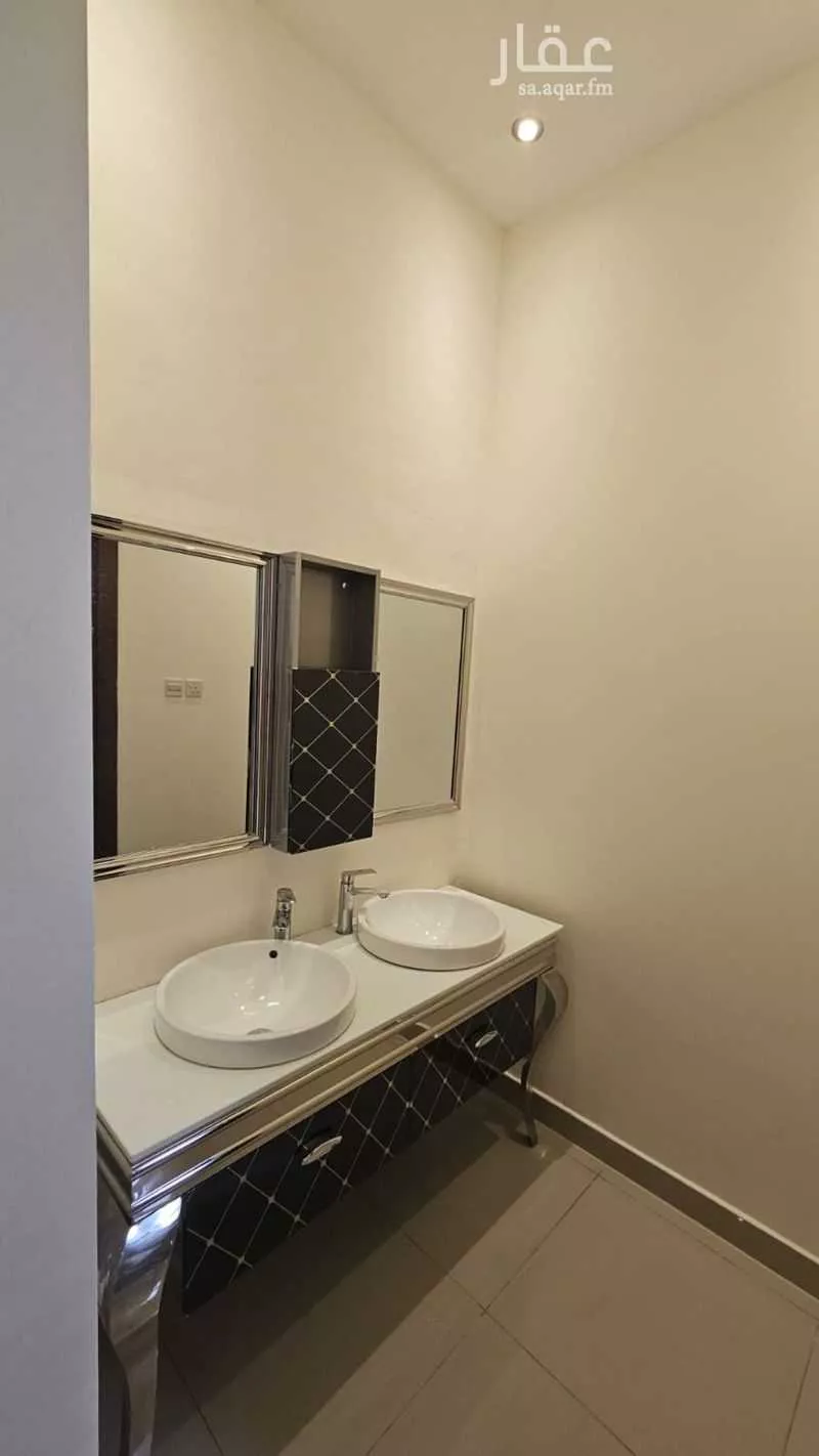 5 bedroom villa in Al Malqa 4