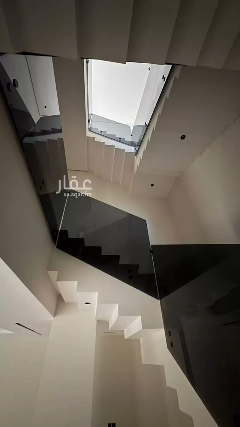 فيلا 4 غرف في العارض 13