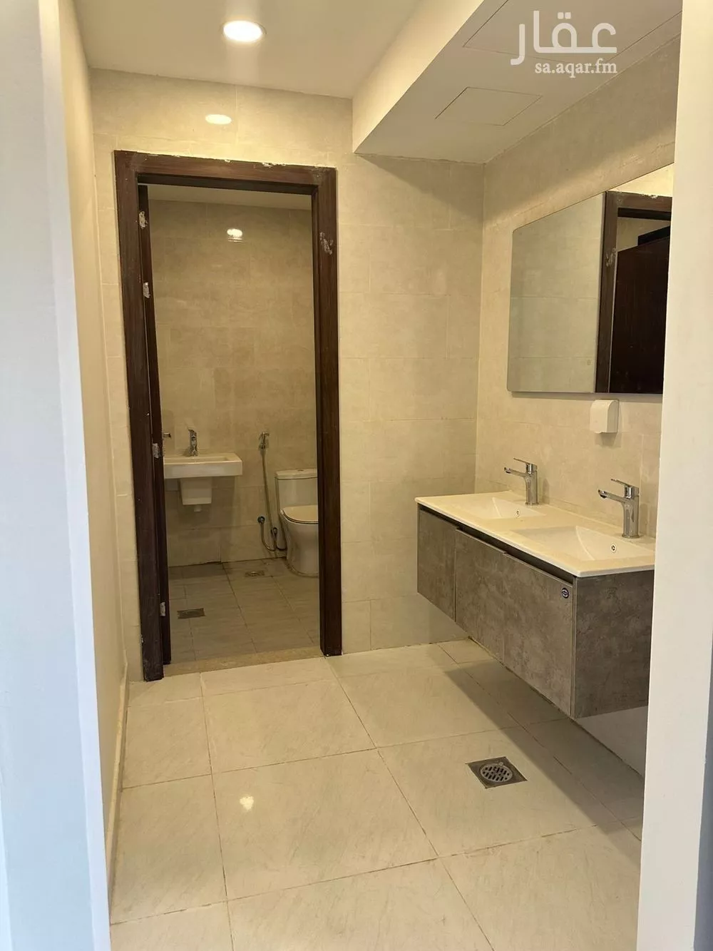 6 bedroom villa in Al Janadriyah 9
