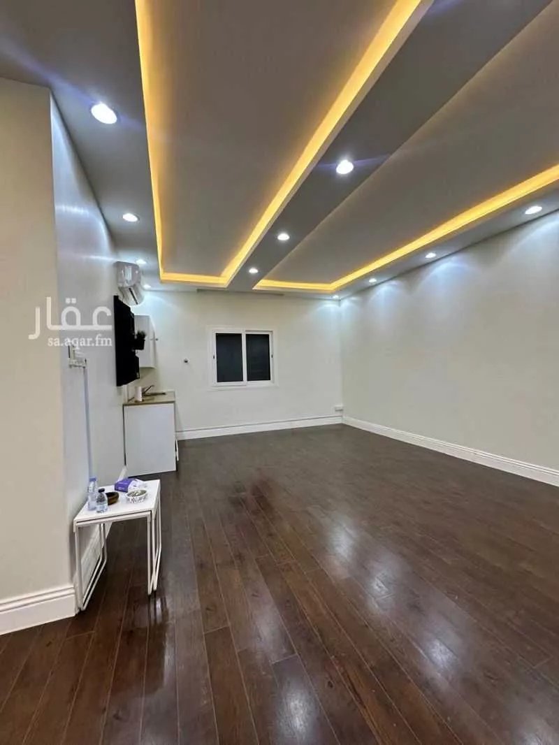 فيلا 5 غرف في النخيل 2
