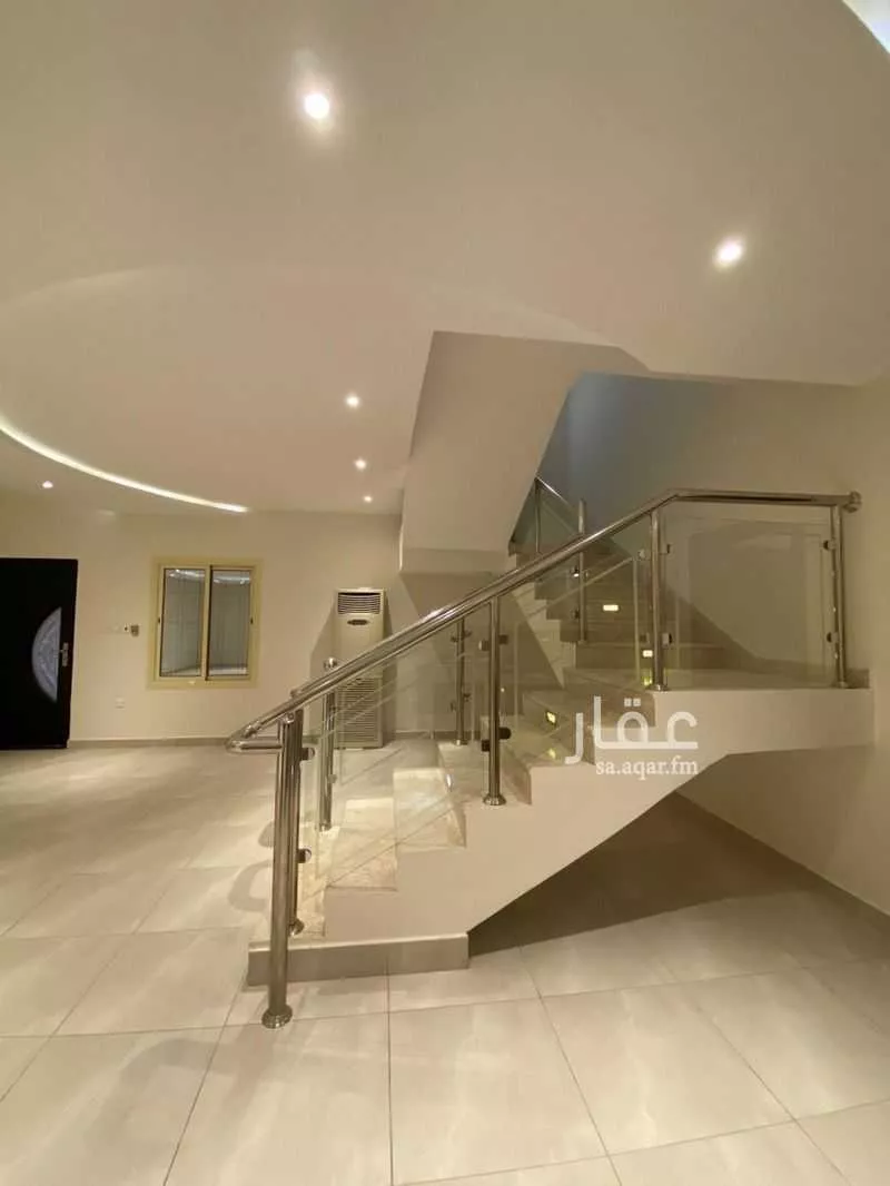 5 bedroom villa in Al Malqa 9