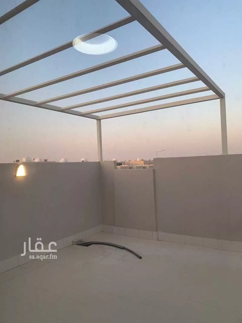 فيلا 4 غرف في العارض 8