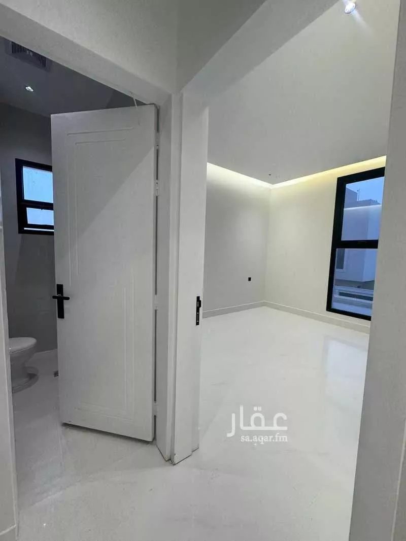 4 bedroom villa in Al Janadriyah 9