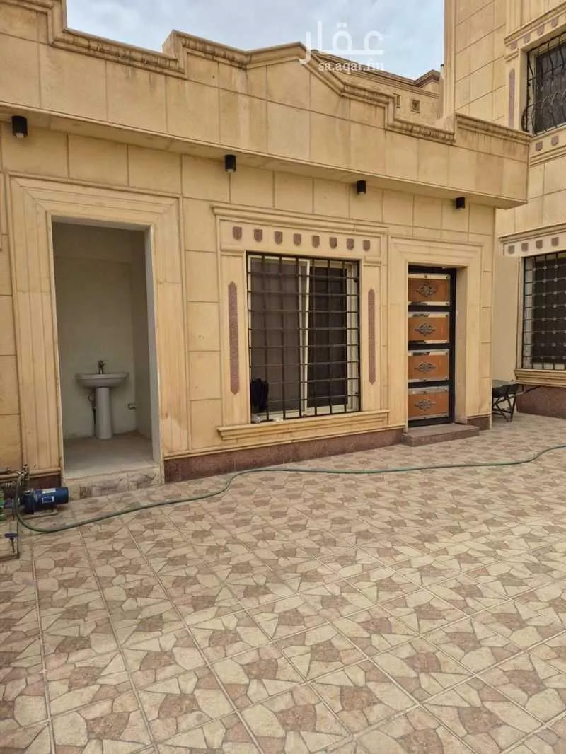 9 bedroom villa in Ishbiliyah, Riyadh 11