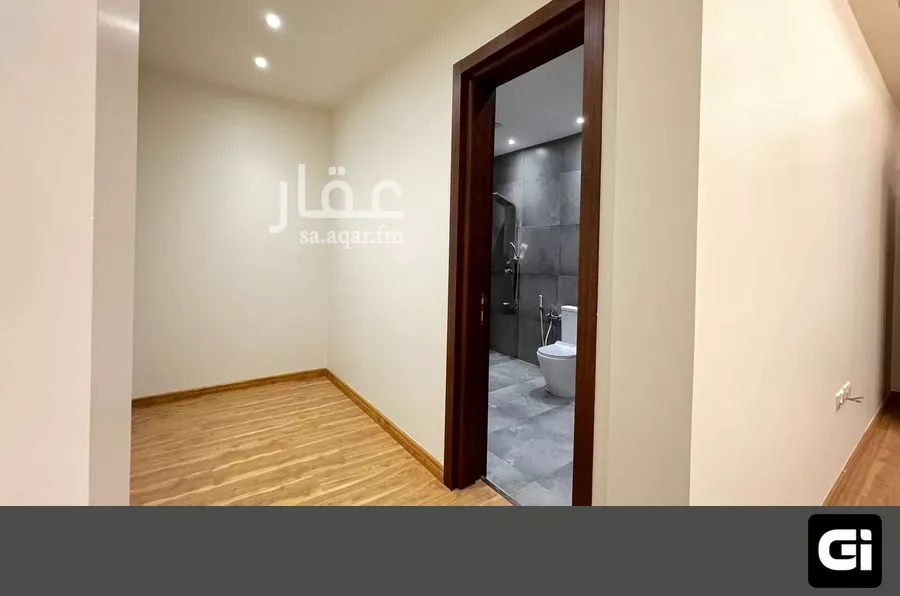 فيلا 5 غرف في العارض 9