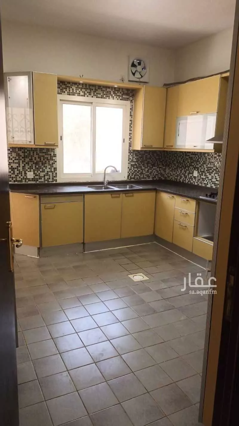 فيلا 4 غرف في الملك عبدالعزيز 11