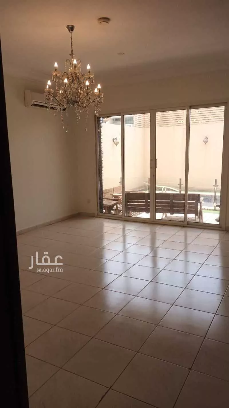 فيلا 4 غرف في الملك عبدالعزيز 5