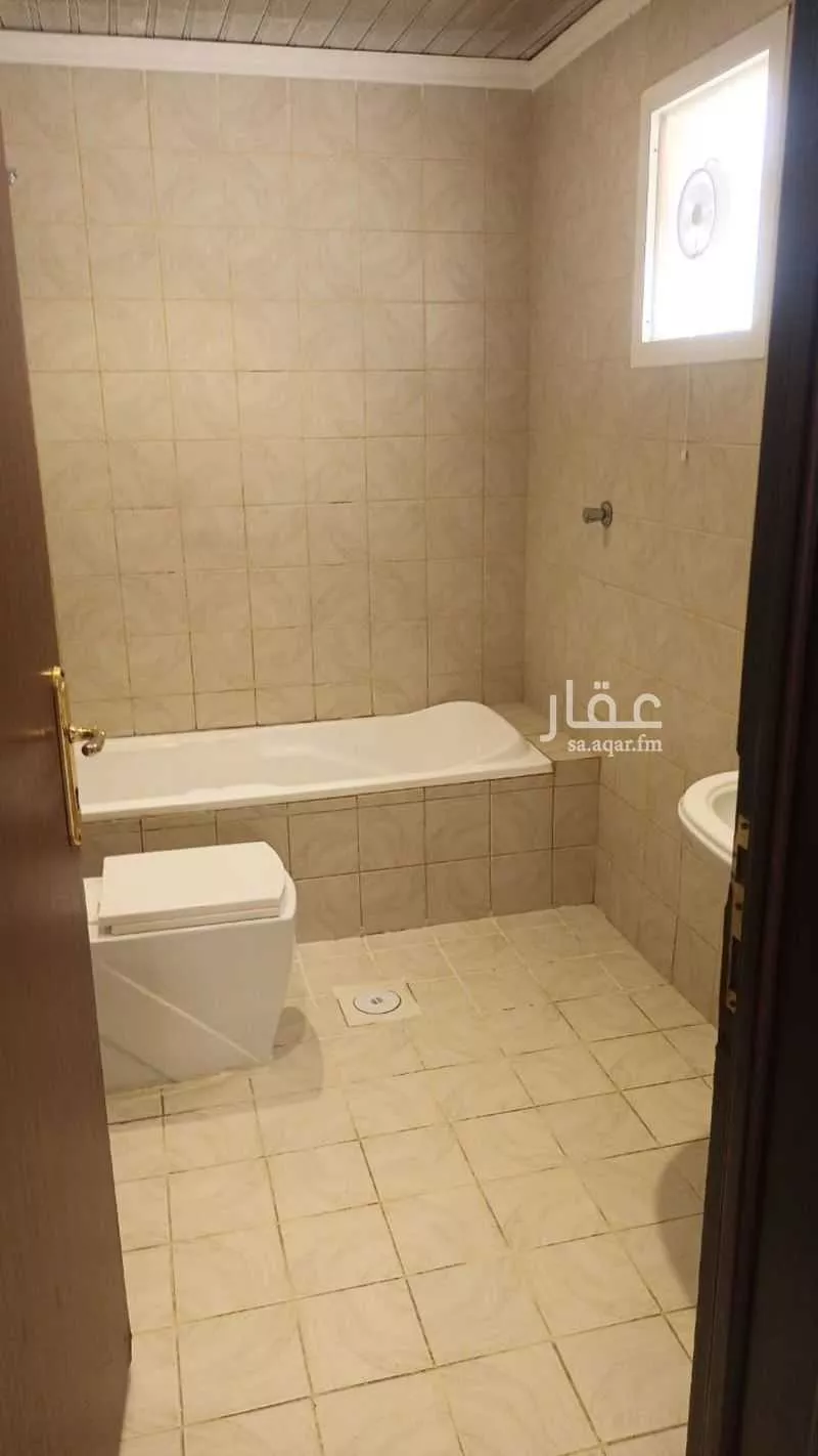 فيلا 4 غرف في الملك عبدالعزيز 10