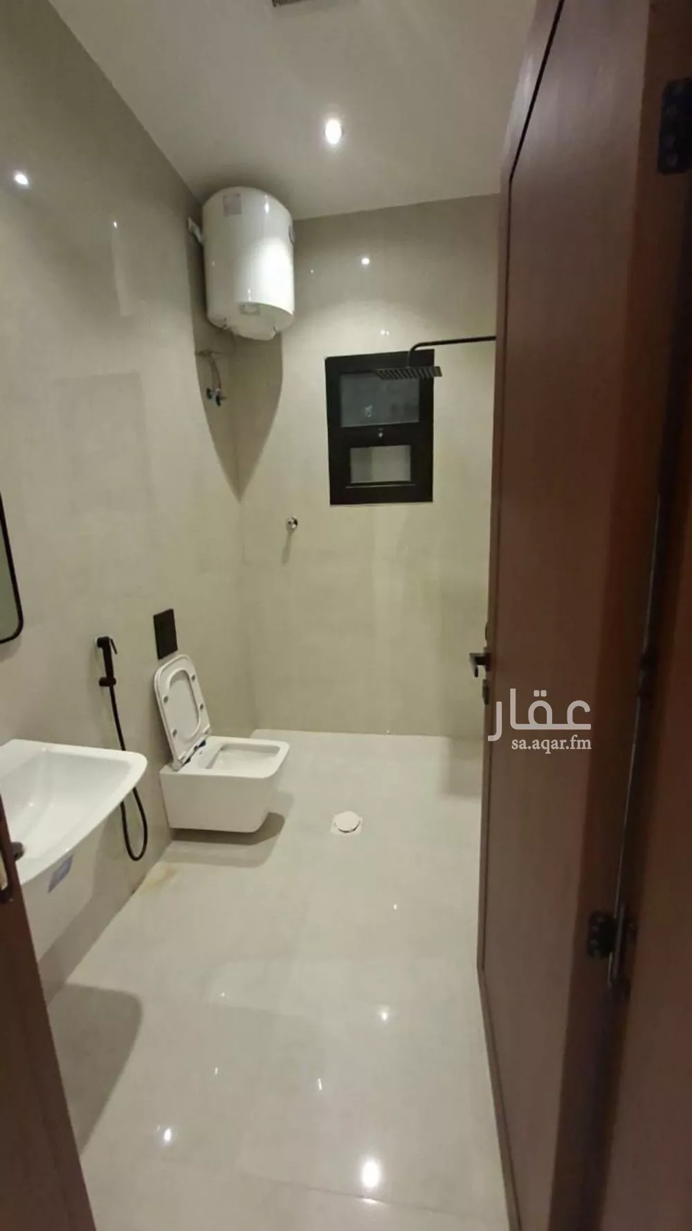 شقة 4 غرف في الشرق 16