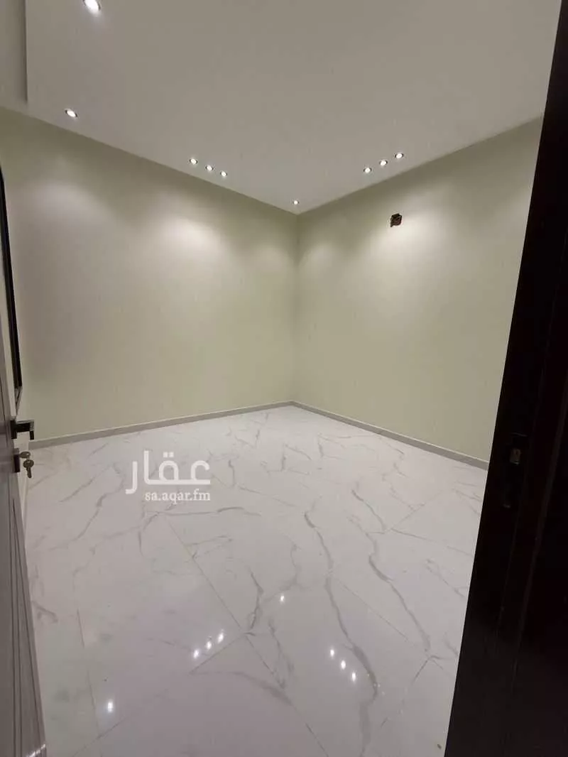 5 bedroom villa in Al Janadriyah 6