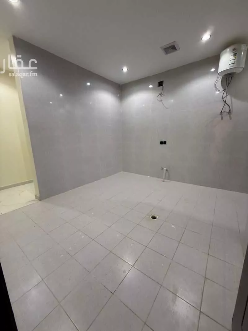 5 bedroom villa in Al Janadriyah 8