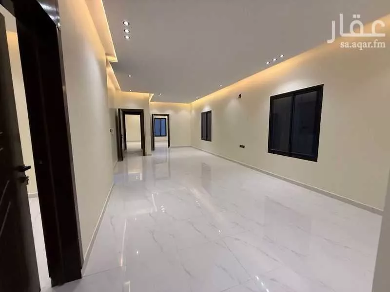 5 bedroom villa in Al Janadriyah 9