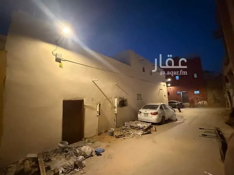 فيلا 3 غرف في العود 8