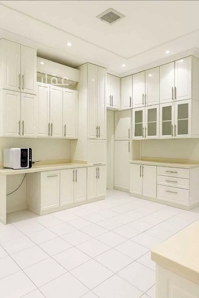 5 bedroom villa in Al Aridh 8