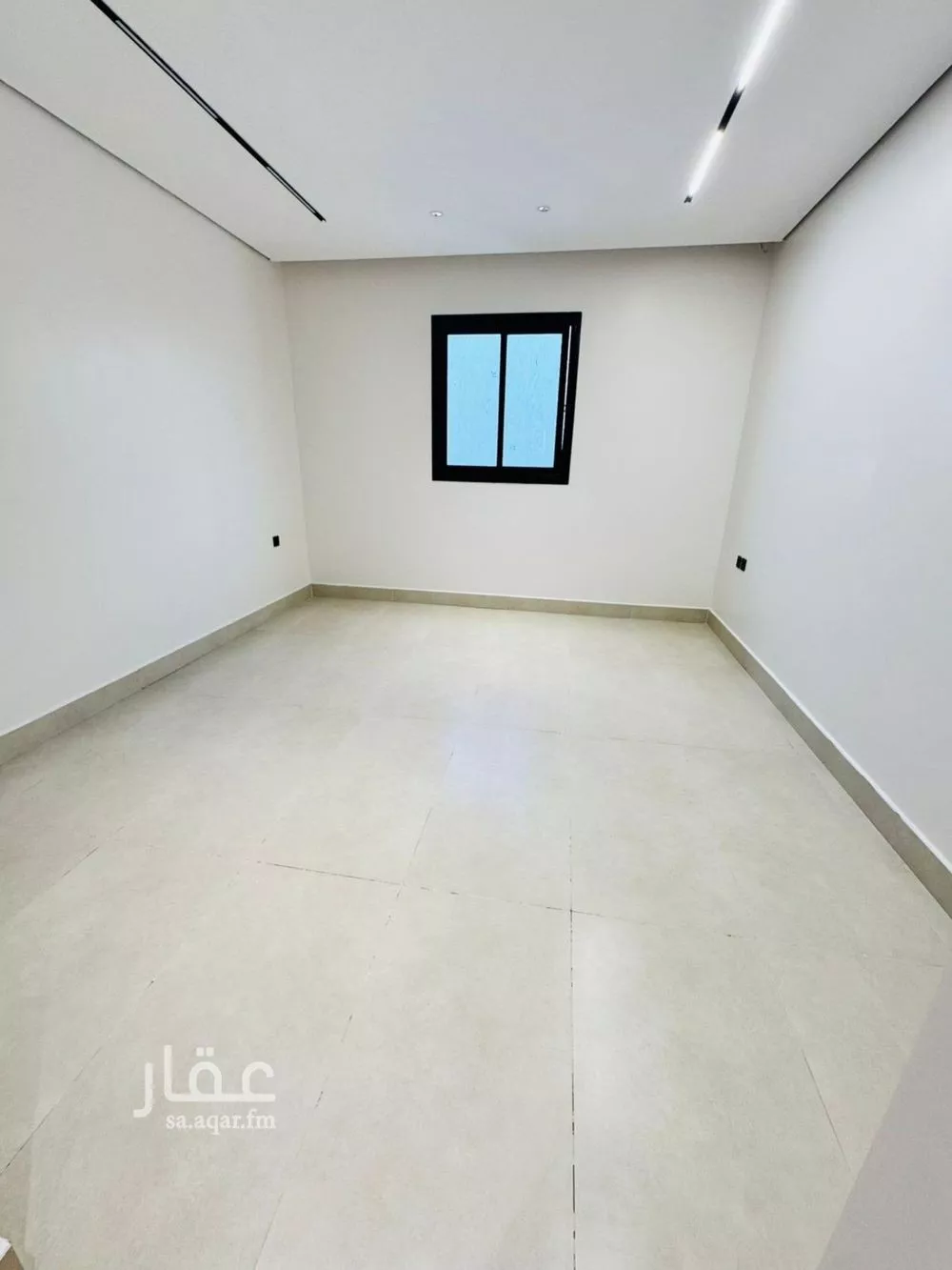 شقة 3 غرف في الرمال 4