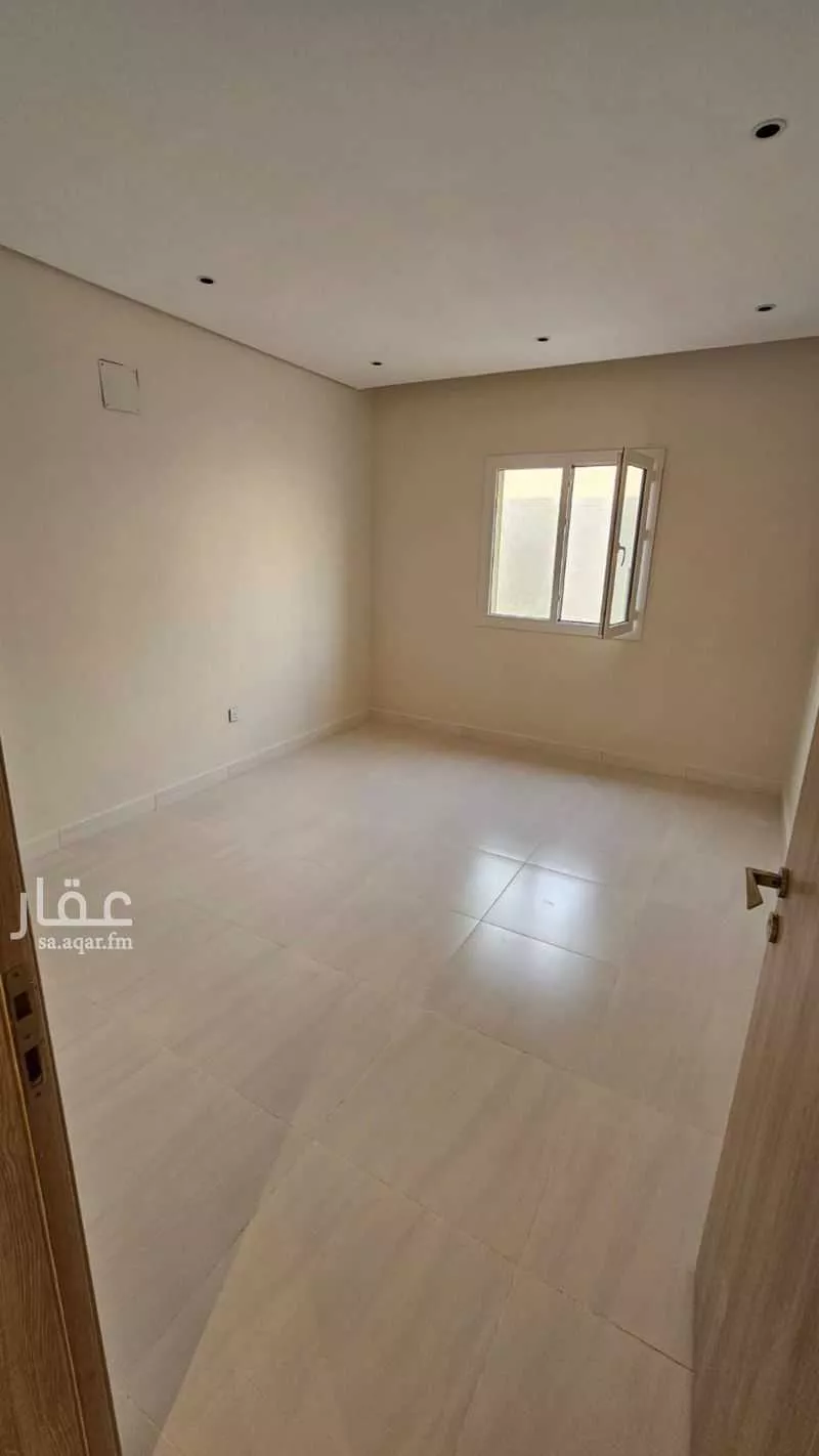 فيلا 5 غرف في العارض 8