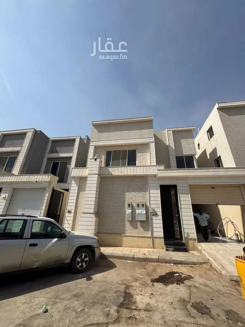 فيلا 5 غرف في الرمال 10