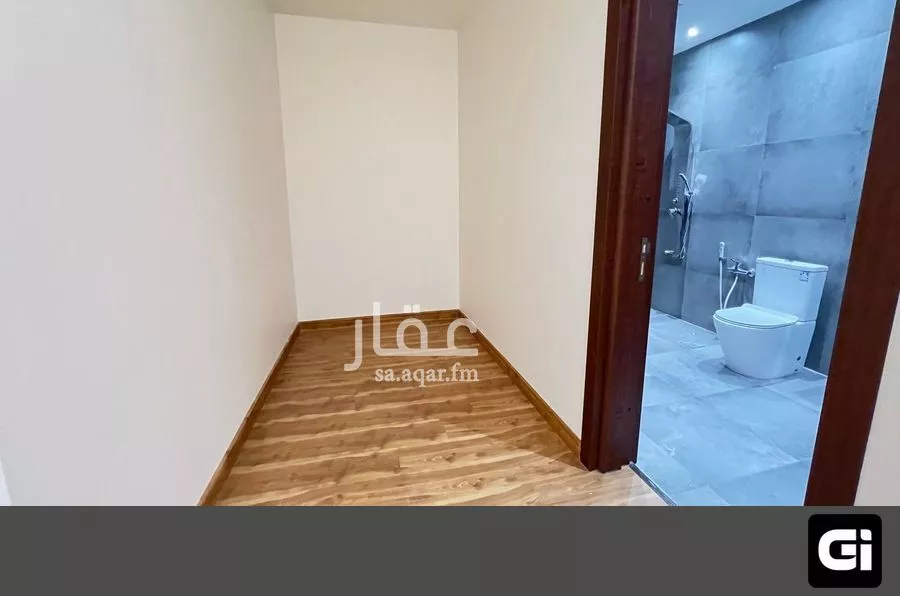 فيلا 5 غرف في العارض 18