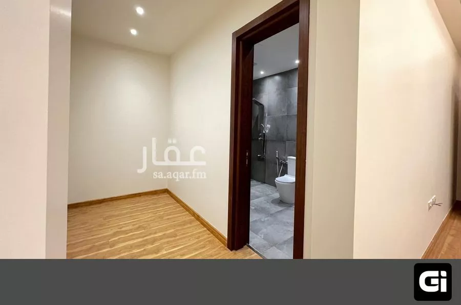 فيلا 5 غرف في العارض 7
