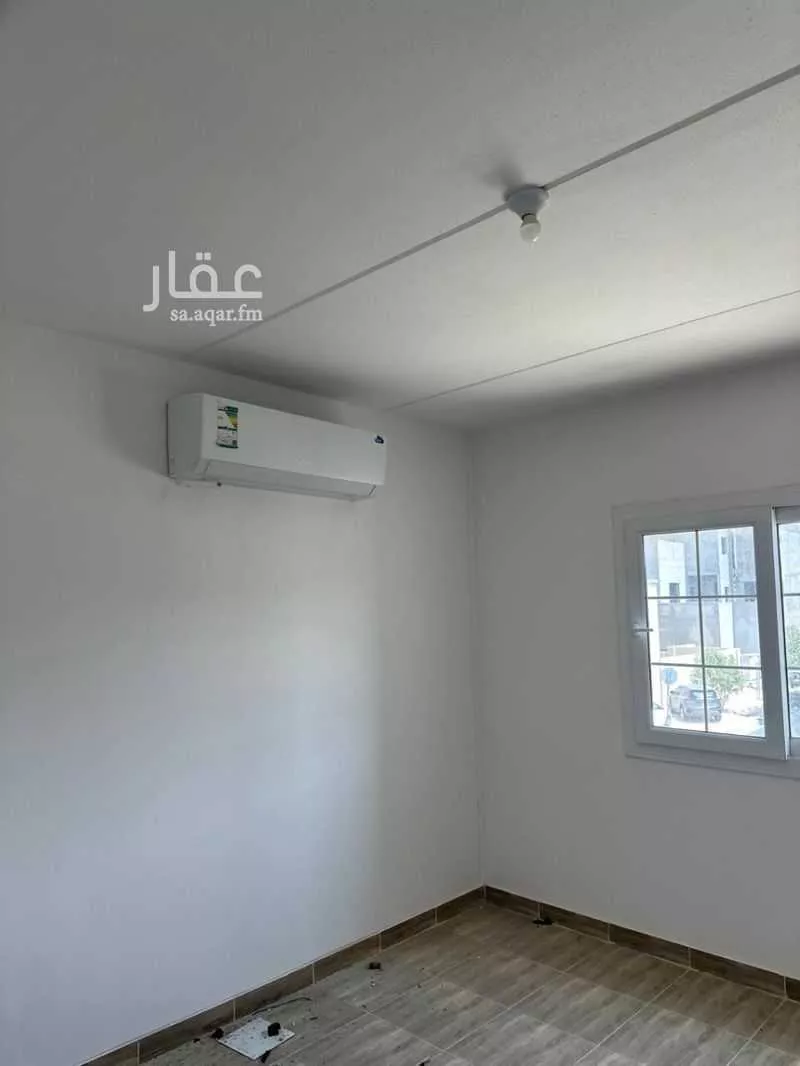 فيلا 4 غرف في العارض 10