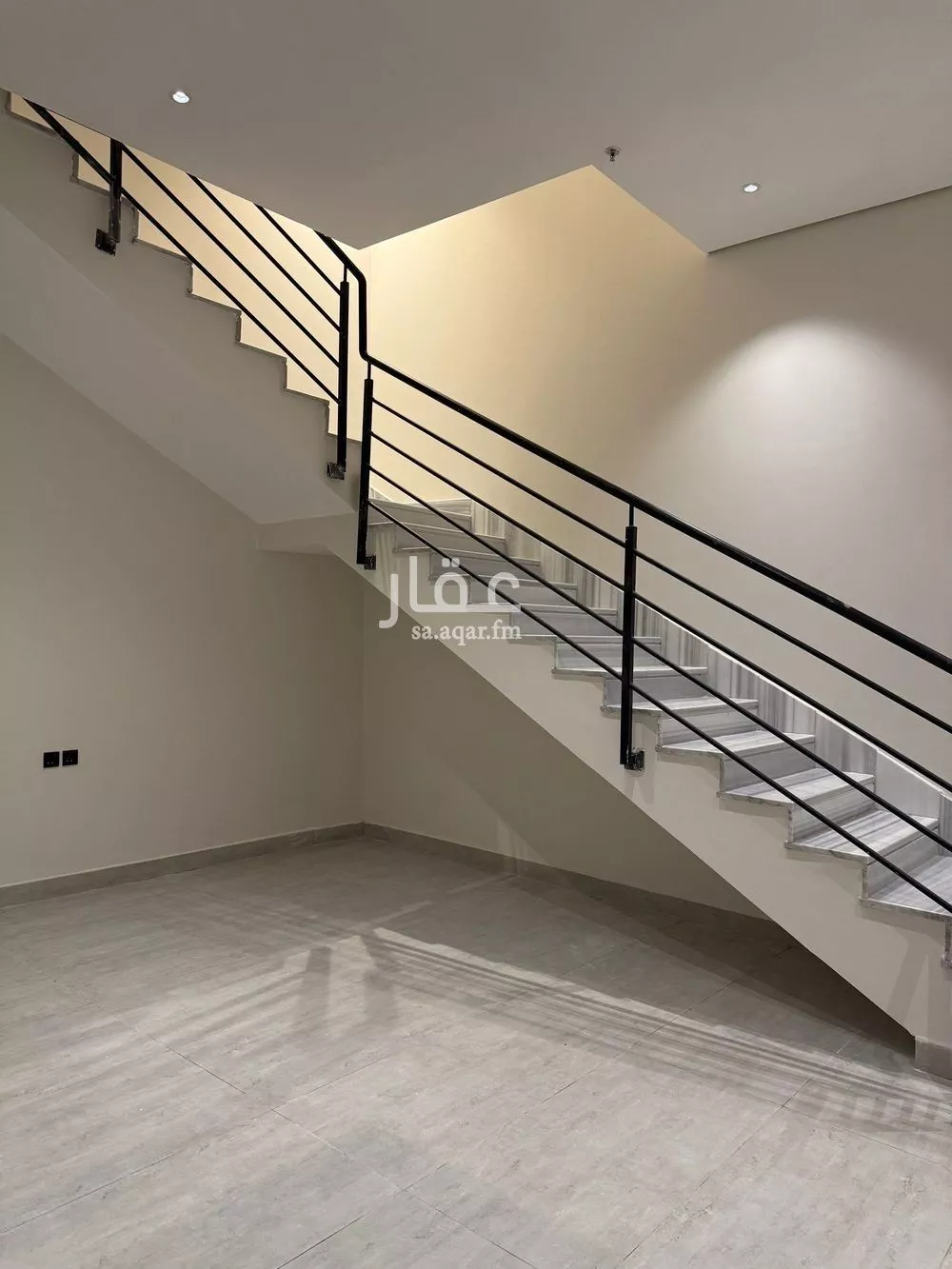 فيلا 5 غرف في العارض 9
