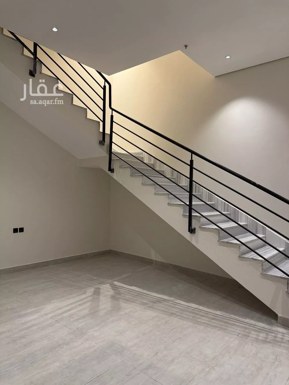 فيلا 5 غرف في العارض 9
