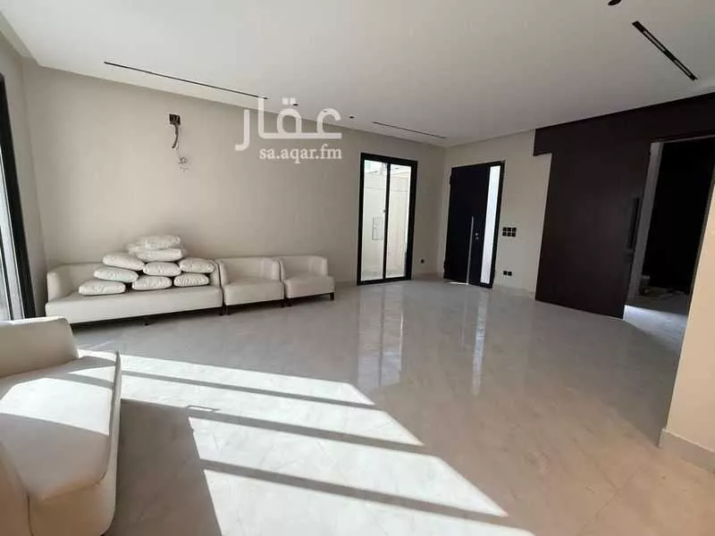 4 bedroom villa in Al Mahdiyyah 4