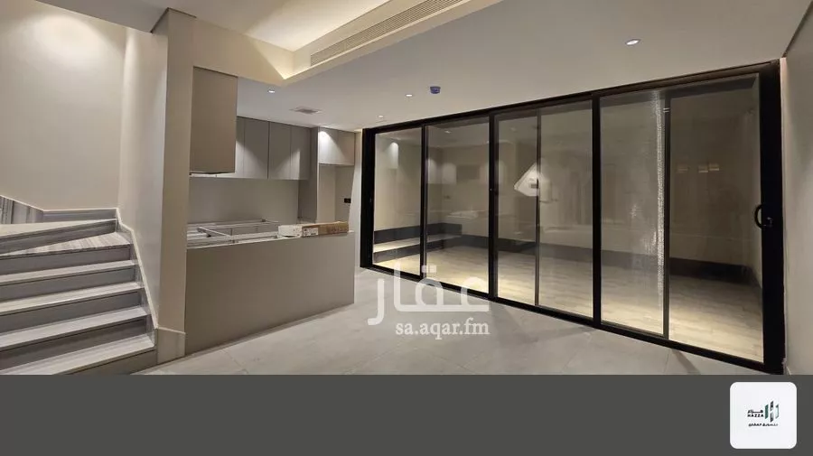 فيلا 5 غرف في العارض 8