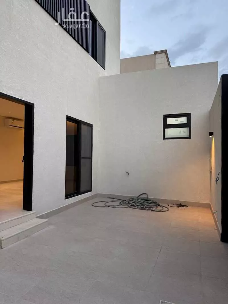4 bedroom villa in Al Rawdah 3