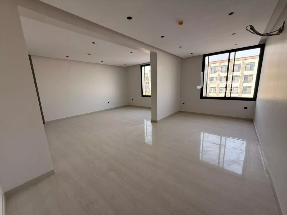 5 bedroom apartment in Al Hazm 6