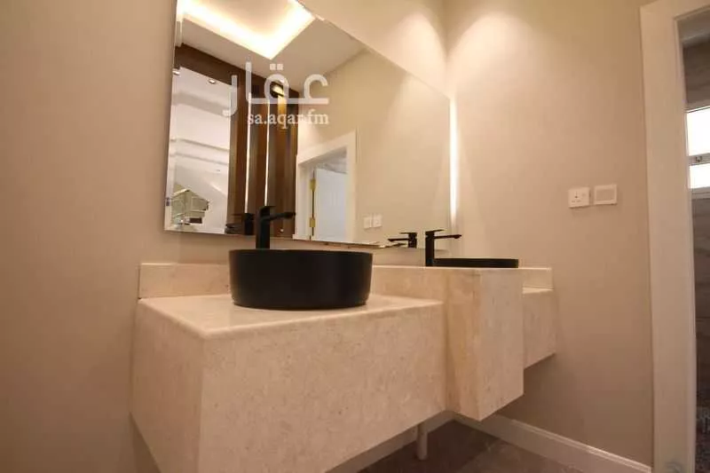 6 bedroom villa in Dhahrat Laban 17
