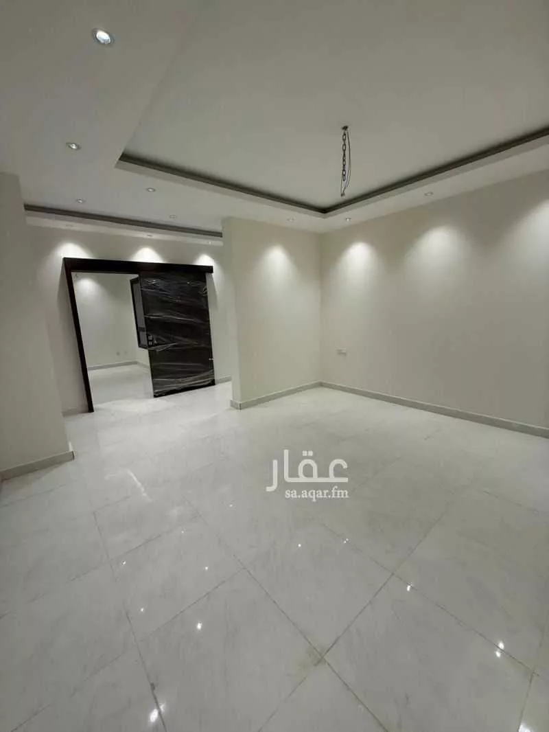 4 bedroom villa in Al Janadriyah 6