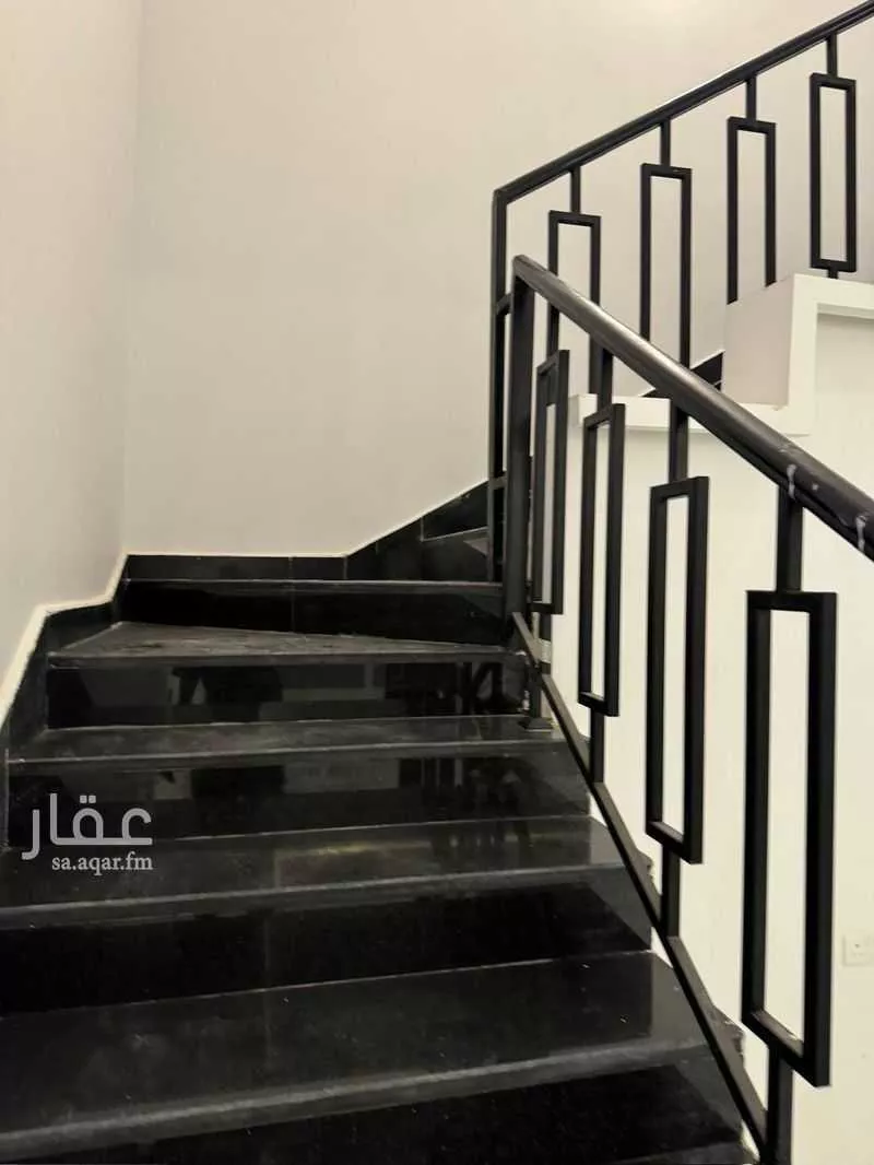 فيلا 7 غرف في عكاظ 3