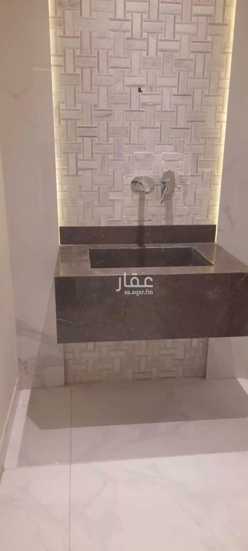 فيلا 6 غرف في النخيل 9