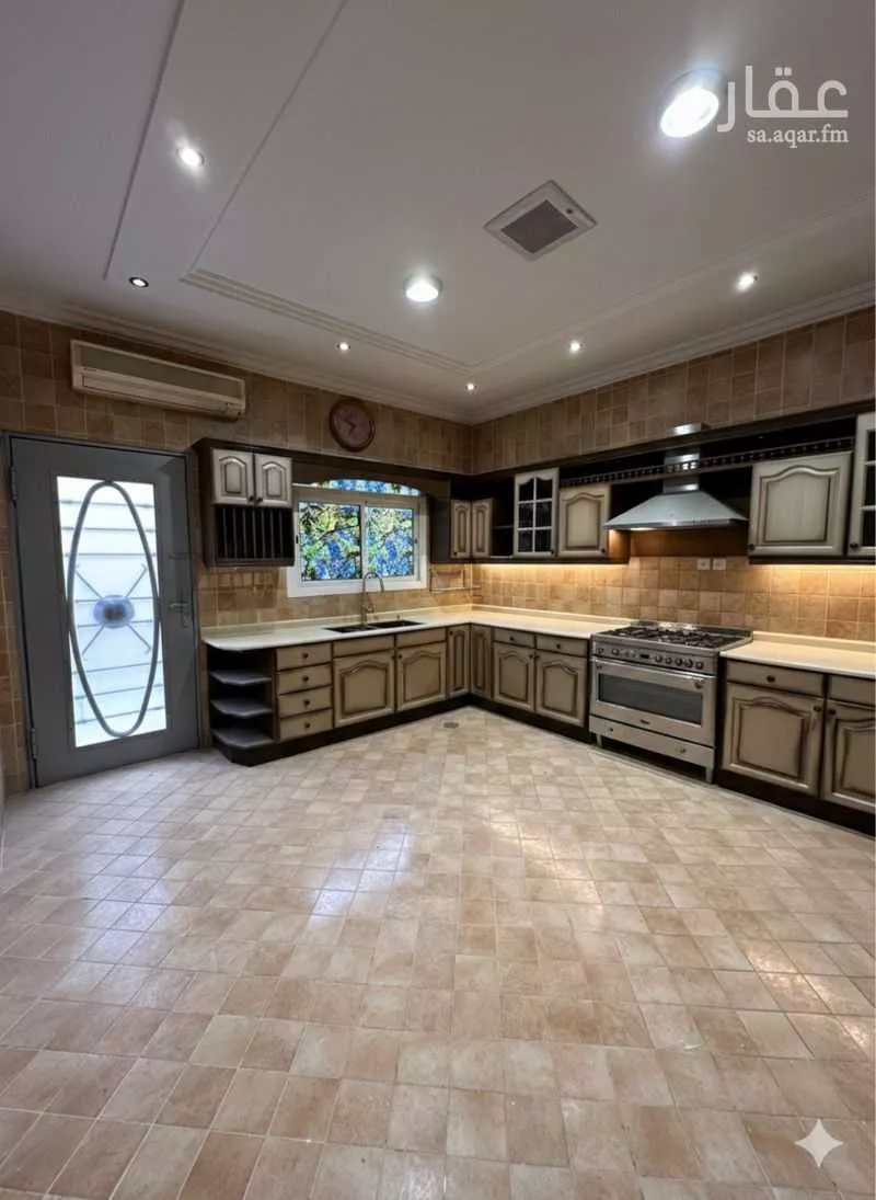 8 bedroom villa in Al Aqiq 5