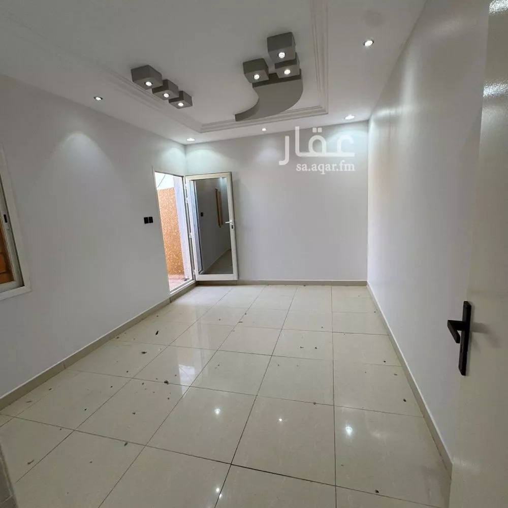 5 bedroom apartment in Al Hazm 11