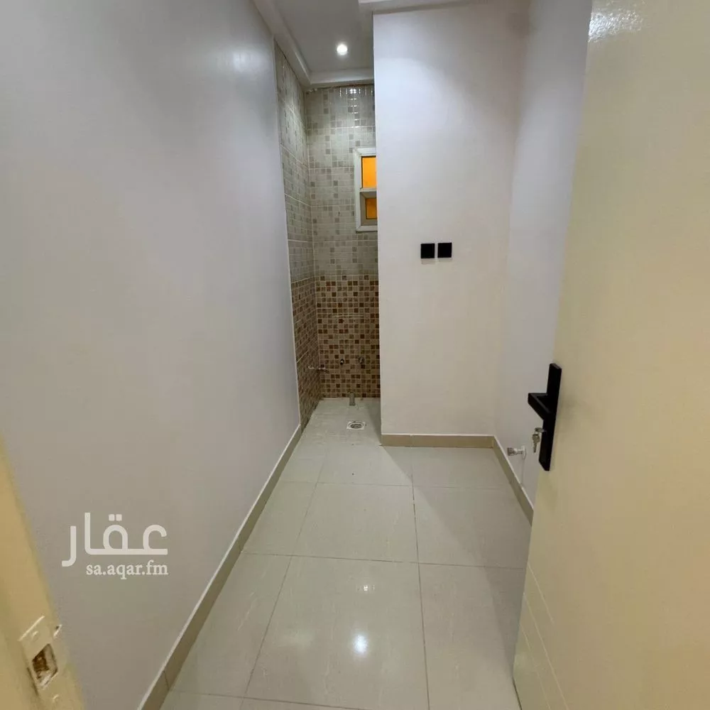 5 bedroom apartment in Al Hazm 9