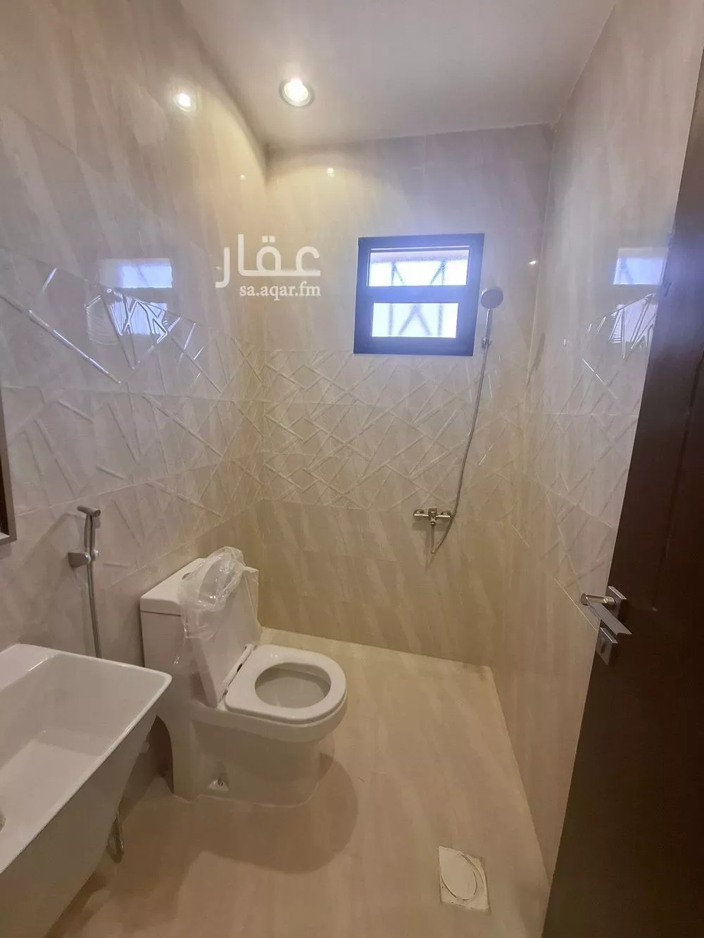 5 bedroom apartment in Al Hazm 6