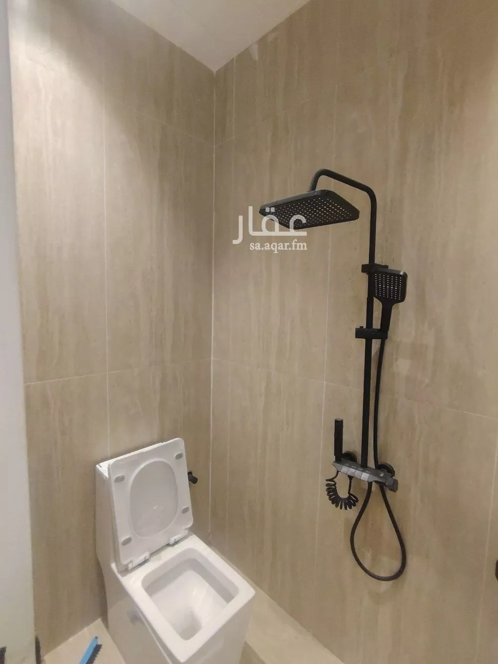 3 bedroom apartment in Al Hazm 4