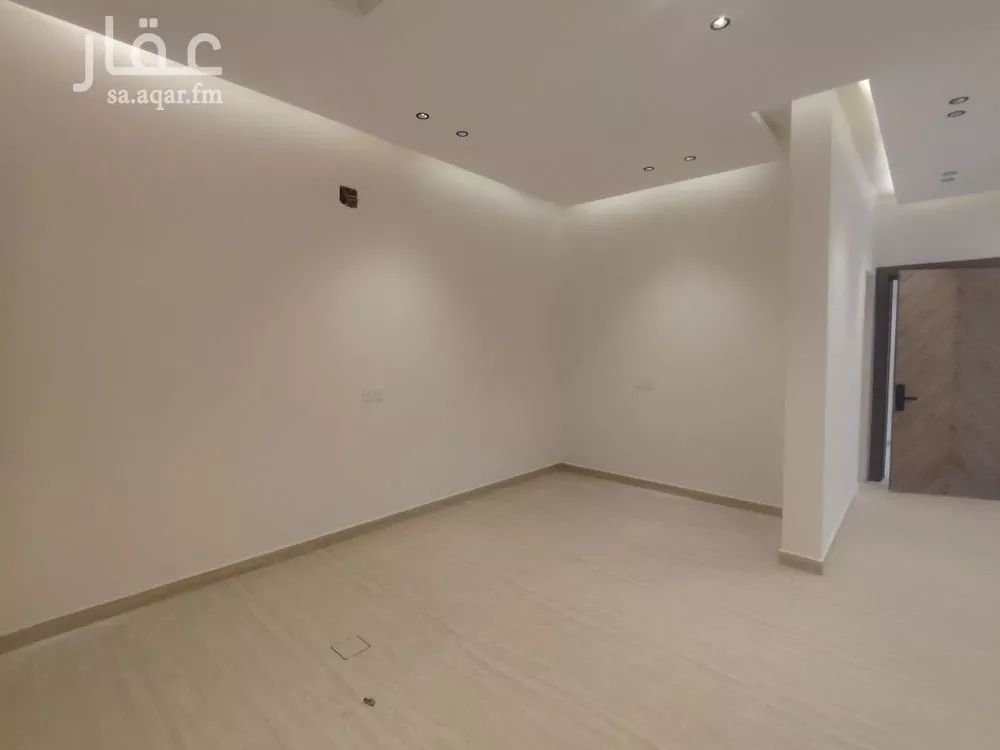 3 bedroom apartment in Al Hazm 5