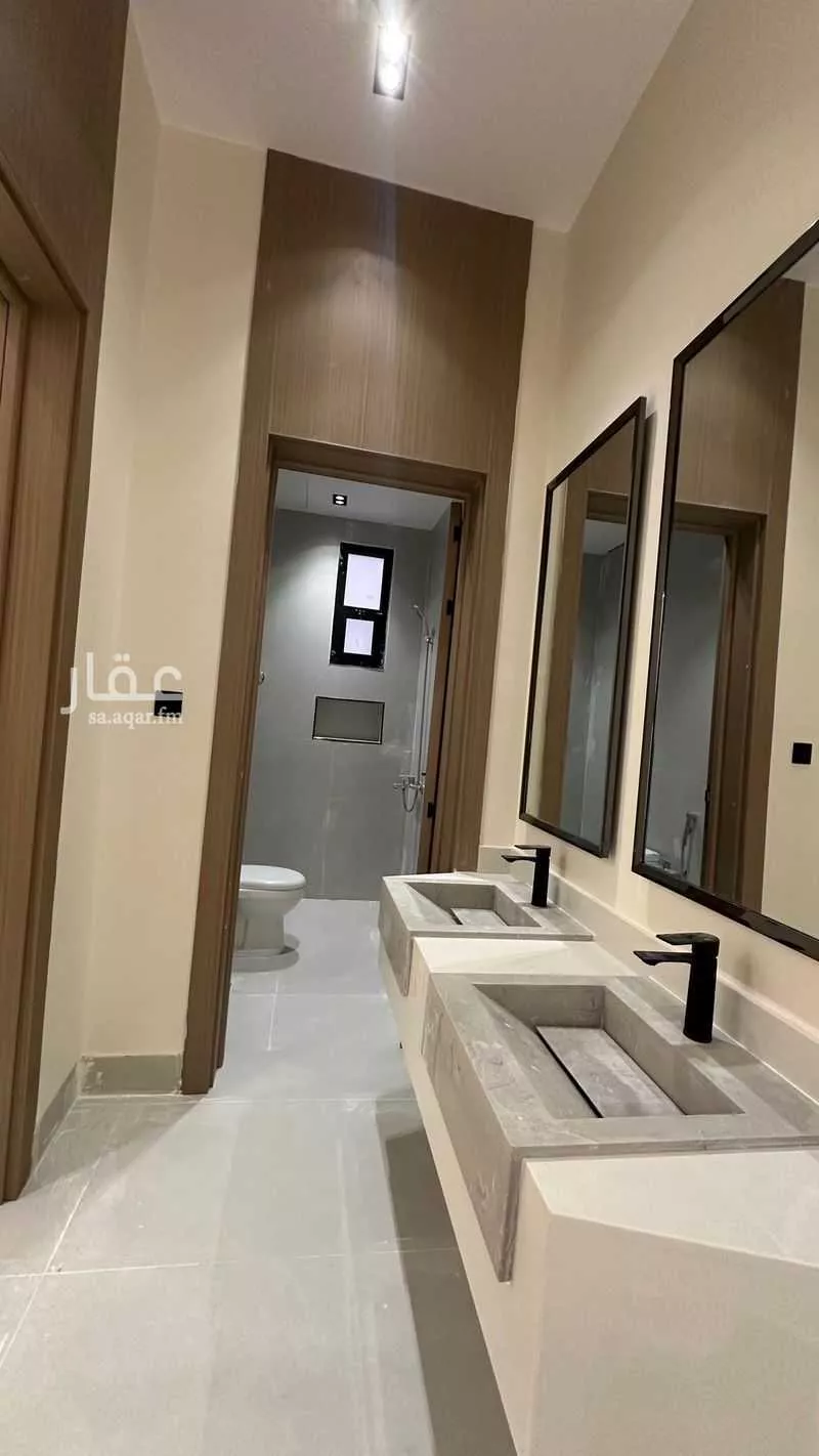 فيلا 7 غرف في الشرق 10